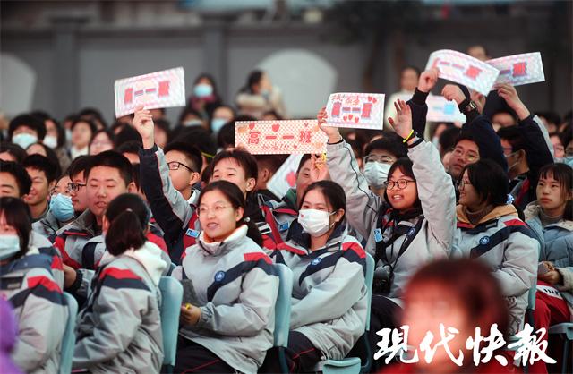 关于澳门挂牌灯牌的正确解读与应对建议